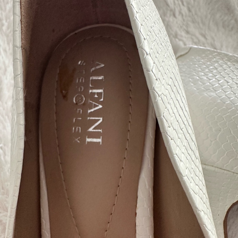 Elegant White Women's Heels - Picture 3 of 9